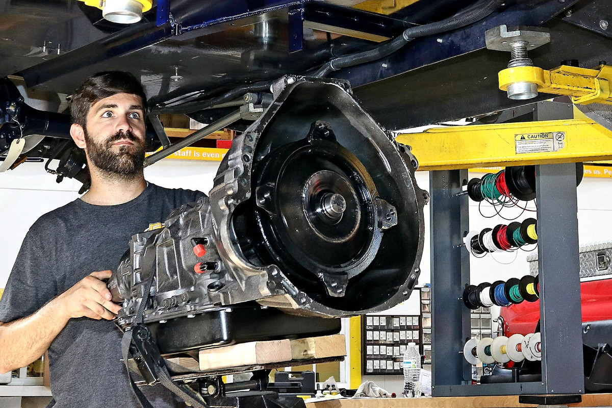 001-installing-automatic-transmission.jpg