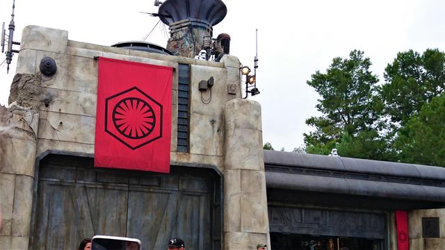 DOCKING BAY 9: 509th Legion - First Order - DISNEYLAND ~ STAR WARS: GALAXY'S EDGE, LA GUIA (5)