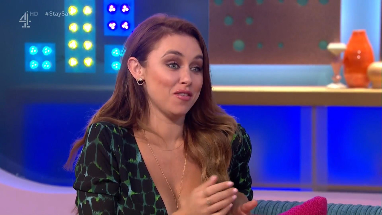 Una Healy 160820.mp4_snapshot_00.44_[2020.08.16_21.46.29]