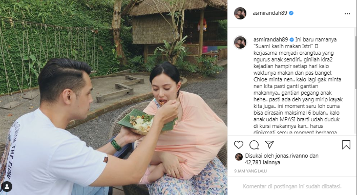 Potret Asmirandah sedang disuapi Jonas Rivanno