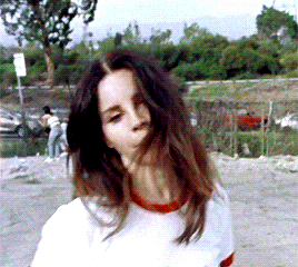 Lana-Del-Rey-Venice-Beach.gif