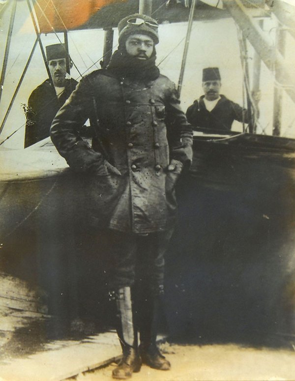 world's first blаck fighter pilot was a Muslim who served in the