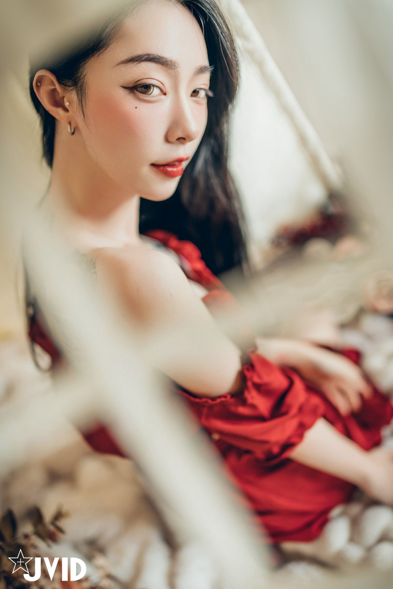 jvid 飄 飄《女神比基尼》美女写真，躺在浴缸场景，尽显性感姿态插图5