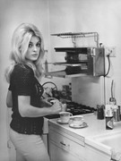sharon-tate-me18