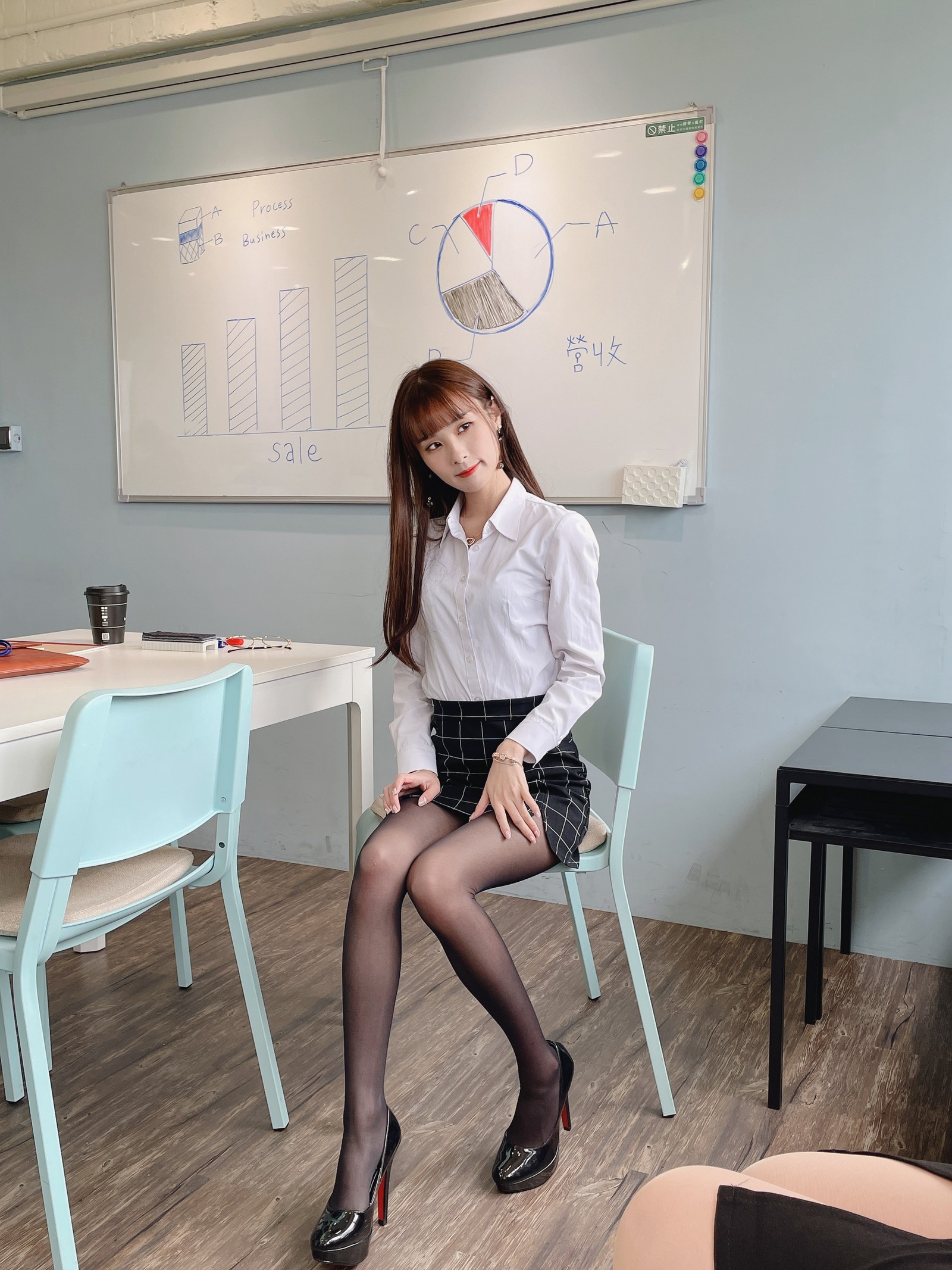 泥泥汝 OL 女郎 B 主题 写真＋视频合集｜高人气职业风作品（350P｜12V｜840MB）插图8