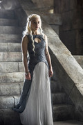 emilia-clarke-game-of-thrones-85