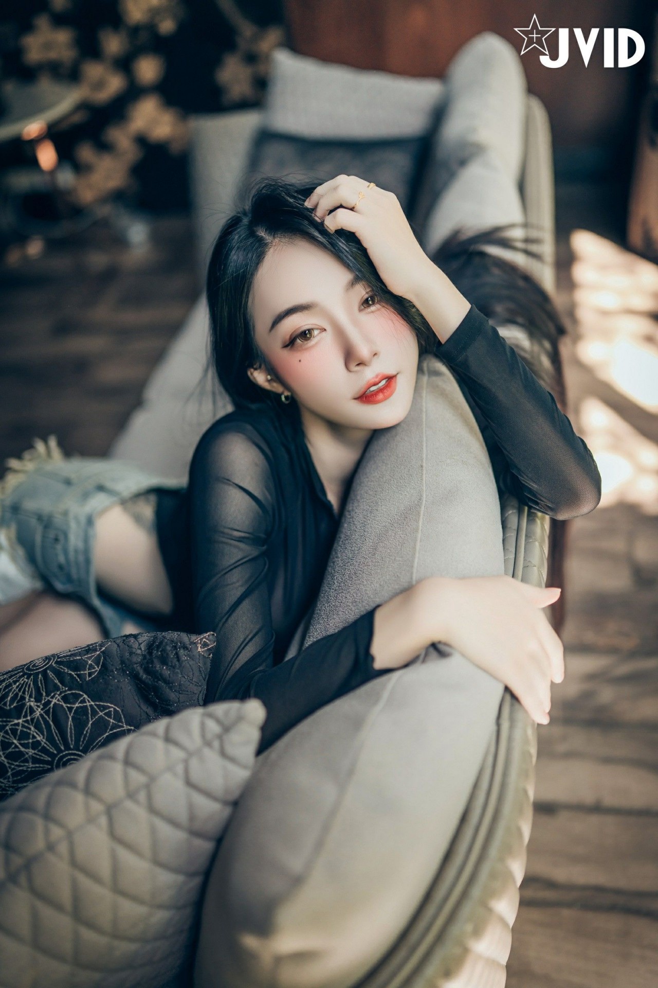 JVID飄飄《巨乳甜點女神》写真作品， 黑色透视，蕾丝内裤的性感时刻插图1