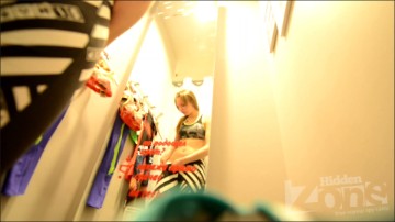 [Image: Voyeur55315113719.jpg]