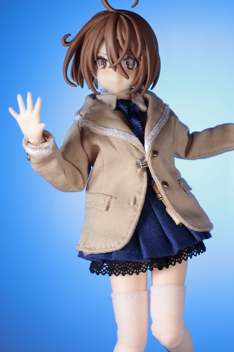 A front view of “Assault Lily” Kawamura Yuzuriha wearing the blazer from a 1/12 Boys School Set I in beige and ivory