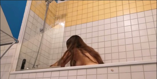 [Image: Voyeur49115095747.jpg]