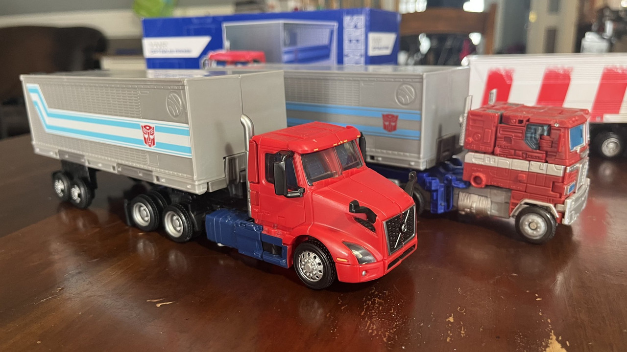 Transformers-Generations-VNR-Optimus-Prime-09