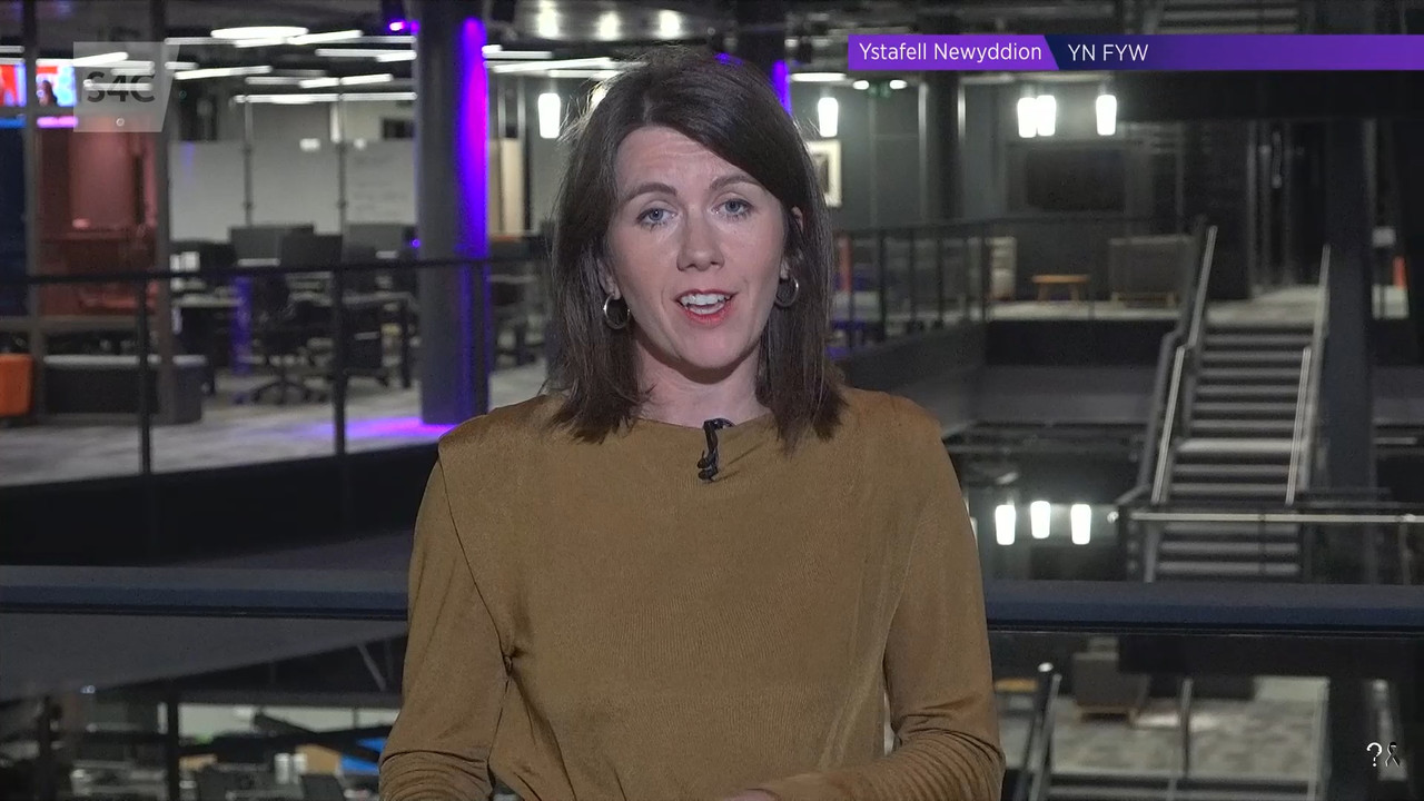 09.23 - 19.00.00 - New  Heno. Rhaglen gylchgrawn nosweithiol gyda str....ts_snapshot_00.41.46.714