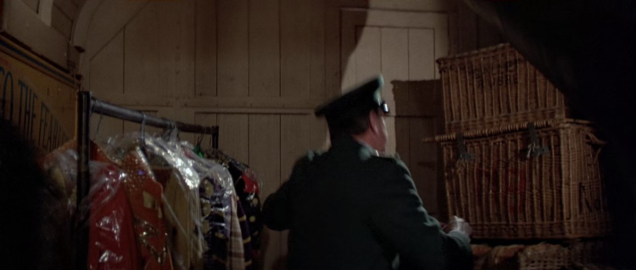 Octopussy-1983-Blu-Ray-Hindi-English-1080p-10bit-x265-HEVC-DDP-5-1-ESub-mkv-0005