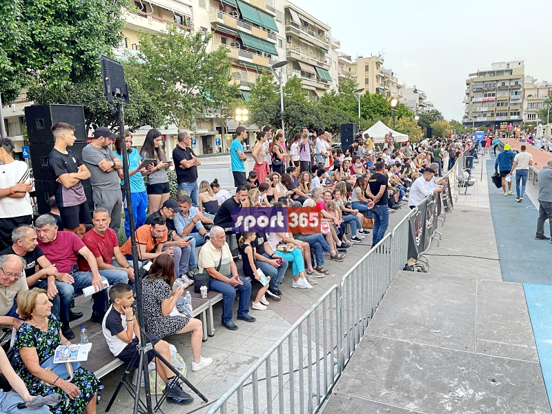 , Tsatoumas Street Long Jump: &Theta;έ&alpha;&mu;&alpha; &kappa;&alpha;&iota; &kappa;&alpha;&lambda;έ&sigmaf; &epsilon;&pi;&iota;&delta;ό&sigma;&epsilon;&iota;&sigmaf; &sigma;&tau;&eta;&nu; &kappa;&epsilon;&nu;&tau;&rho;&iota;&kappa;ή &pi;&lambda;&alpha;&tau;&epsilon;ί&alpha; &Kappa;&alpha;&lambda;&alpha;&mu;ά&tau;&alpha;&sigmaf; (&Epsilon;&iota;&kappa;ό&nu;&epsilon;&sigmaf;)