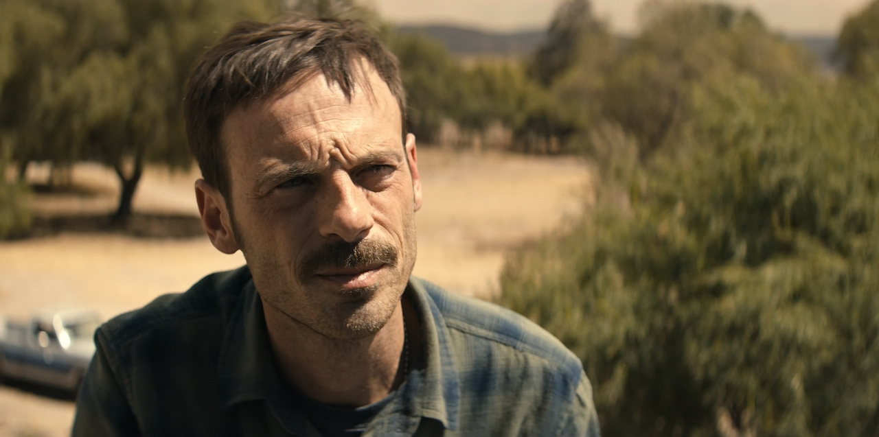 Narcos.Mexico.S02E07.Truth.and.Reconciliation.1080p.10bit.BluRay.AAC5.1.HEVC-Vyndros.mkv_snapshot_29