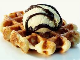 Gofre Con Helado Y Sirope