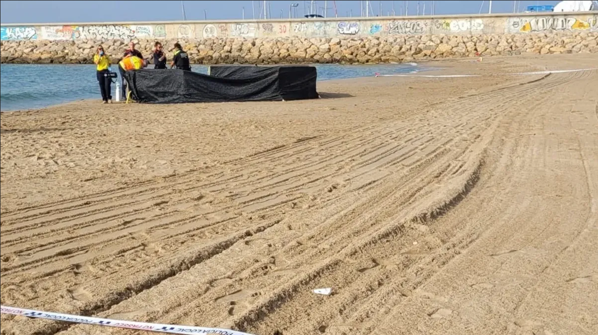 Hallan cuerpo de bebé en playa de España procedente de naufragio
