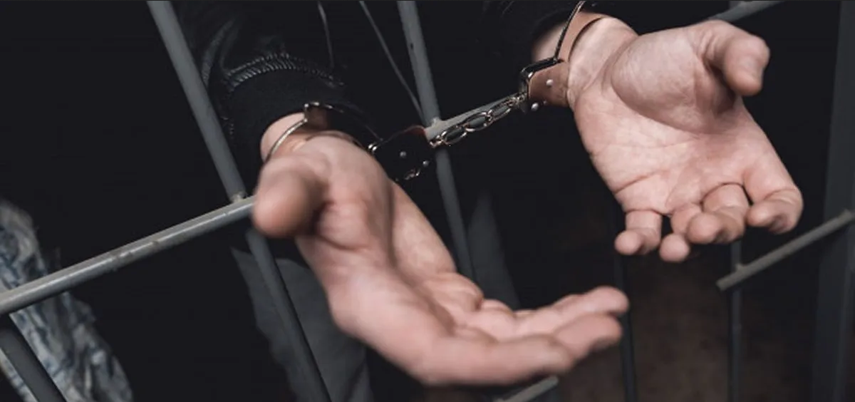 Despiadado nieto ataca a su abuelita con un cuchillo; dijo ser artista