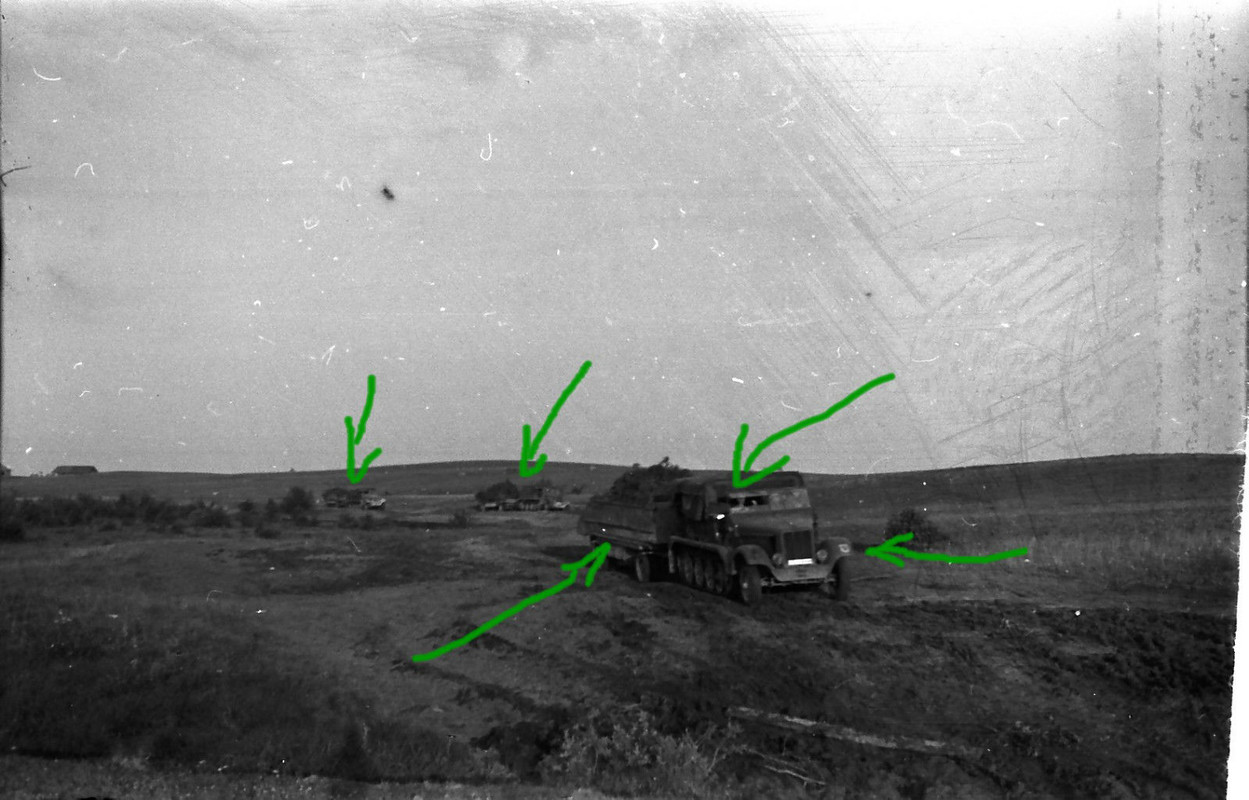 Sd.KFZ Halbkette Wappen  Sd.-Anhänger getarnt im