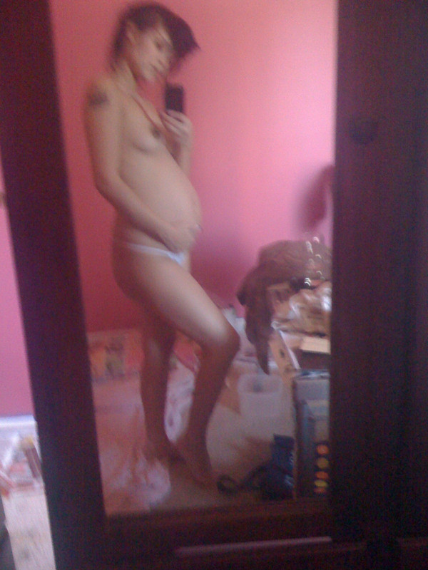 Otra nena amateur desnuda y embarazada