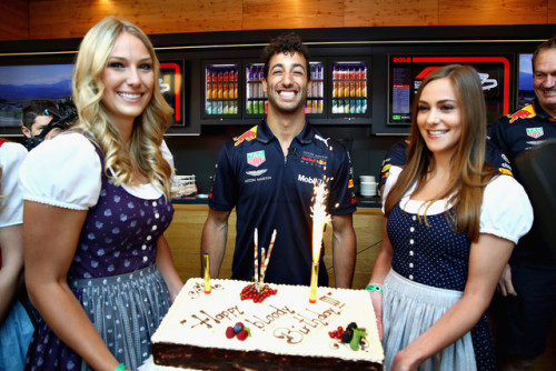 tumblr_pb6p1swDD31xwbn7io1_500