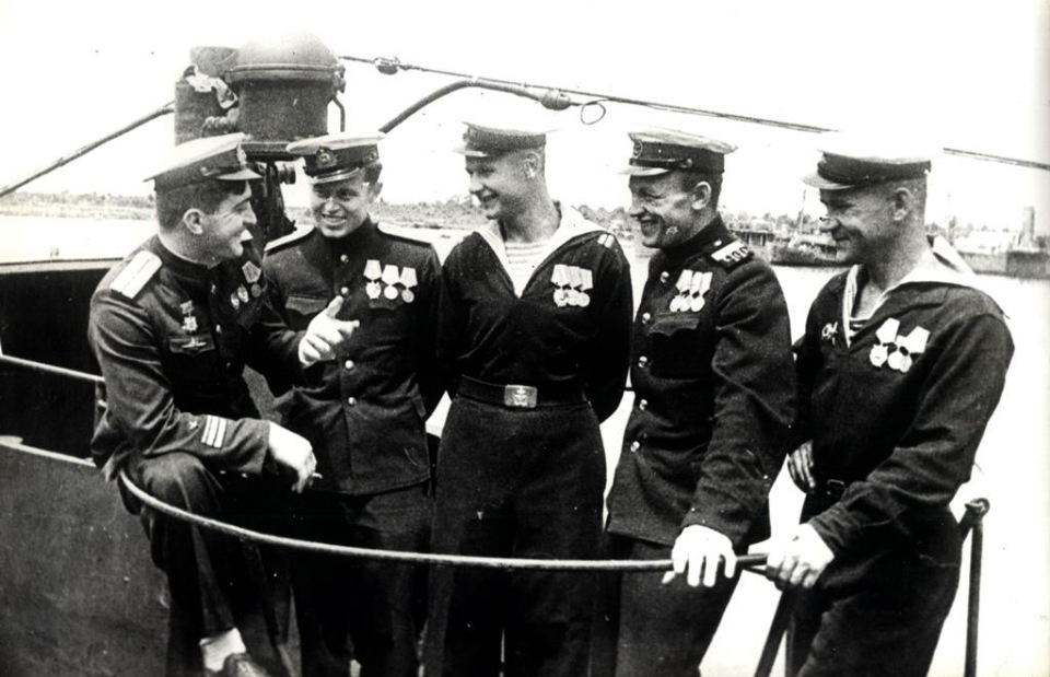 М-117 в конце мая начале июня 1944 года, но до 20.06.44г. Слева направо стоят ком М-117 капитан-лейт