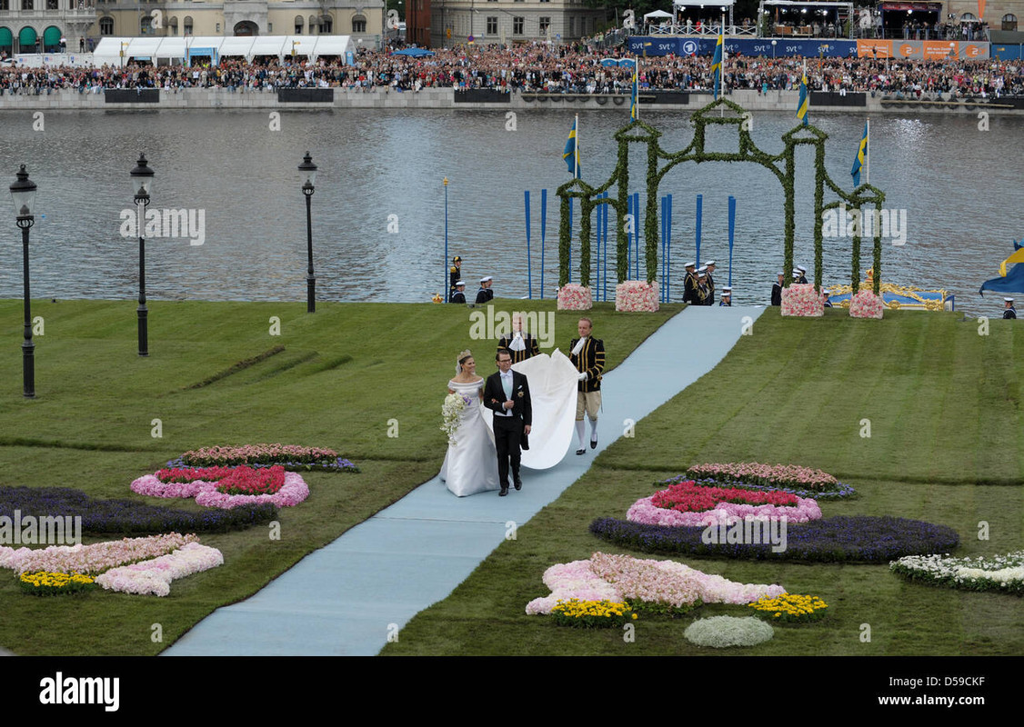 crown-princess-victoria-of-sweden-and-prince-daniel-of-sweden-r-arrive-D59CKF