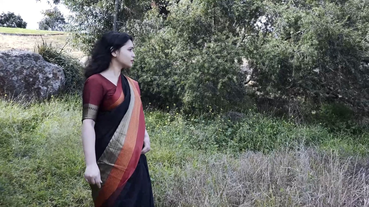 Unknown mallu aunty sexy anvel in saree.mp4_snapshot_00.09.959