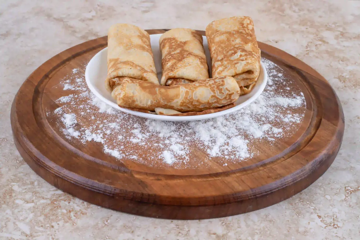 massa de panqueca sendo preparada na frigideira