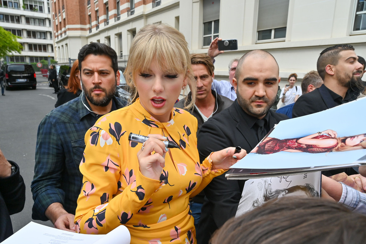 Paris swift. Paris swift