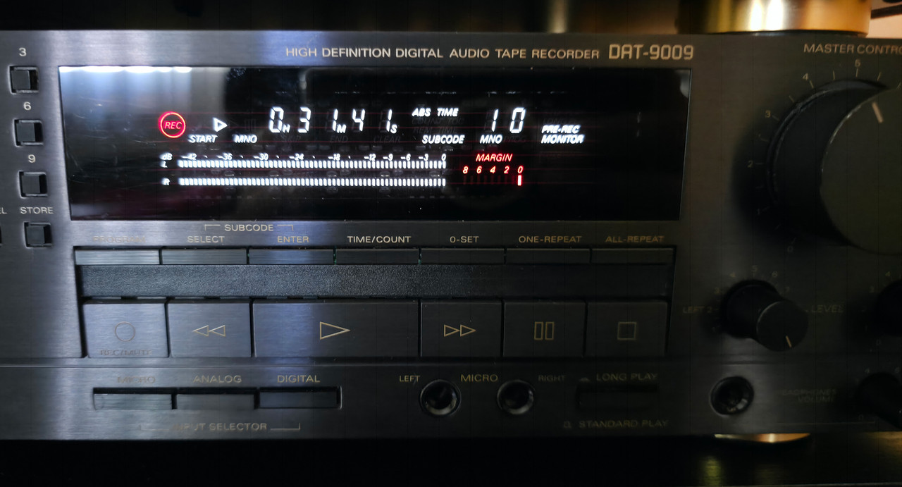 [Bild: DAT-9009-display.jpg]