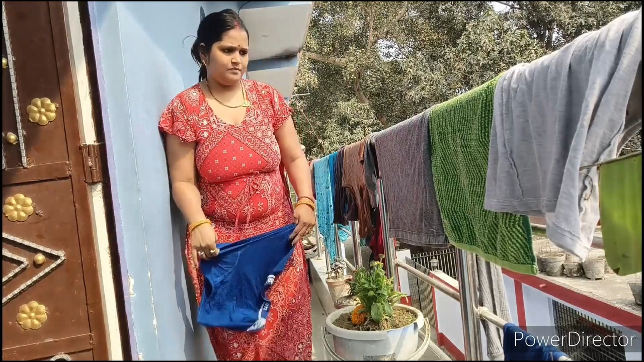 Unknown desi huge boobs and cleavage in red nightie mp4 snapshot 00 49