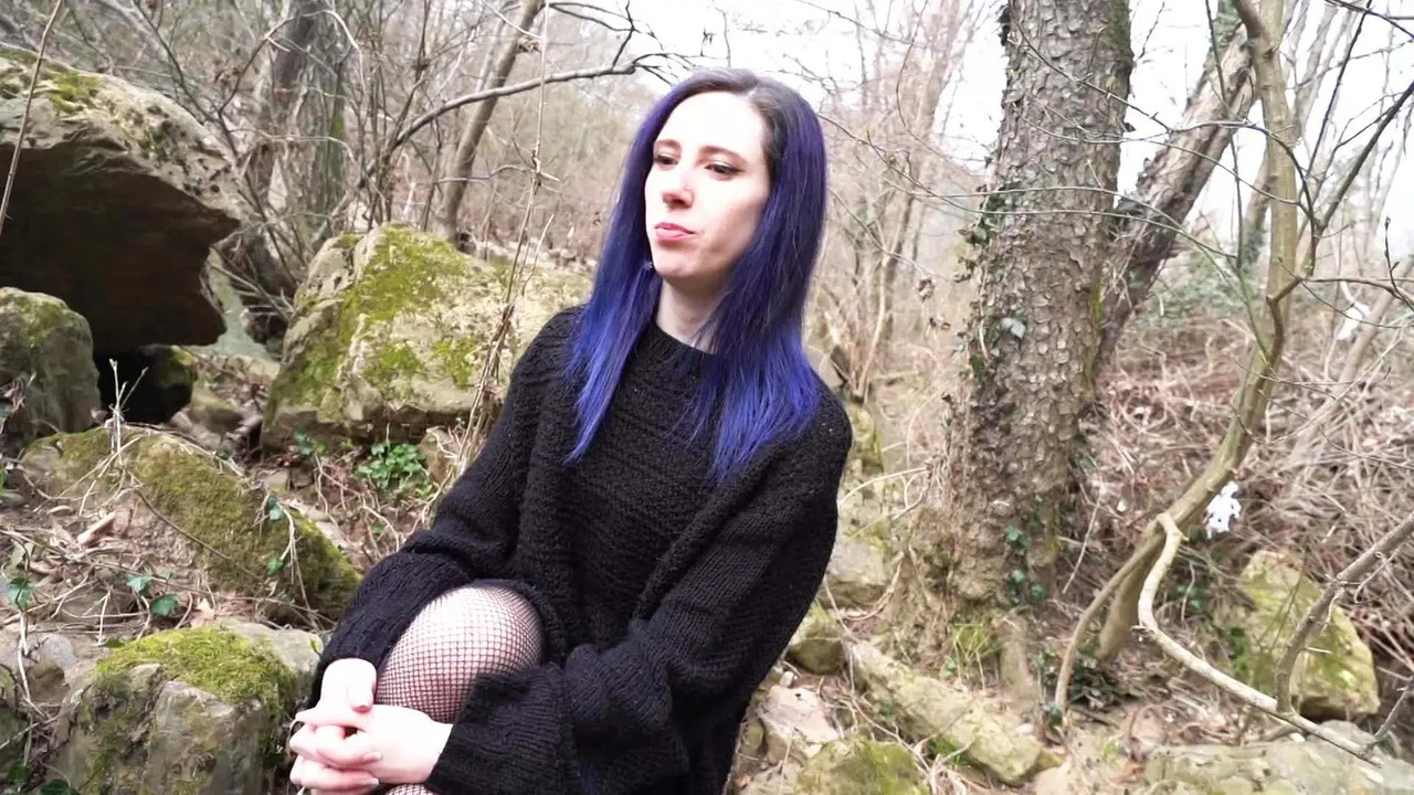 JacquieEtMichelTV 25 04 14 Nyx 29 years old multi talented receptionist