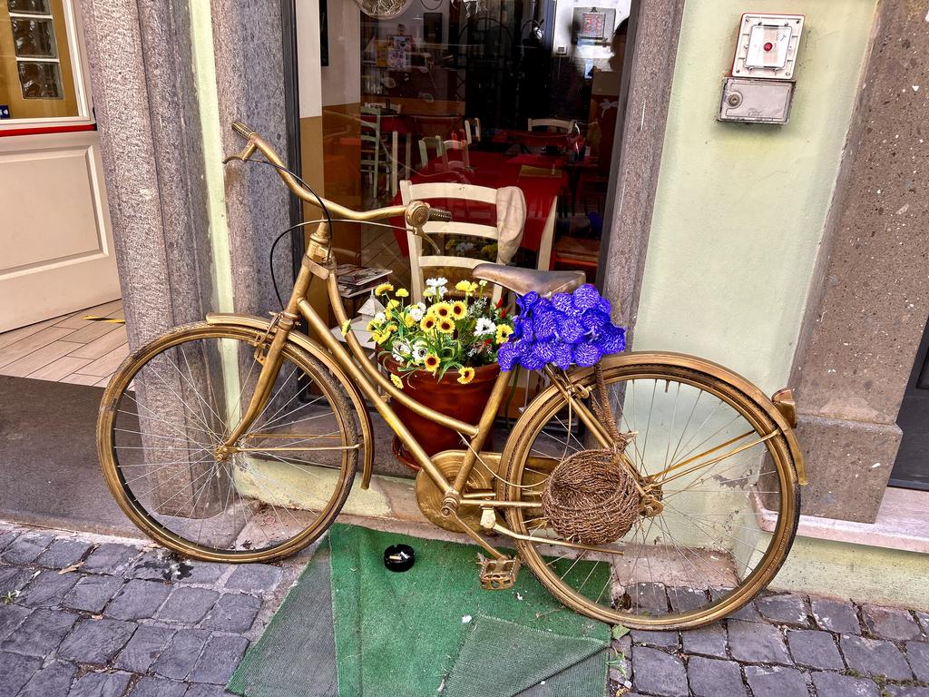 Жаркий сентябрь на побережье Тирренского моря.