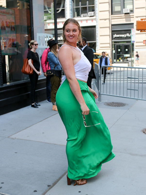 iskra-lawrence-out-and-about-in-new-york-06-15-2017_18