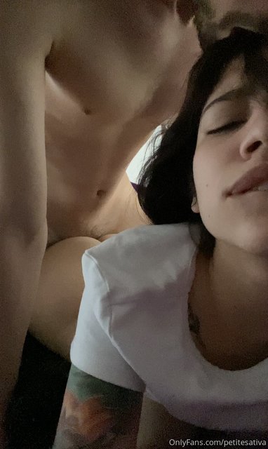 petitesativa and taysha sativa in answer #1893424