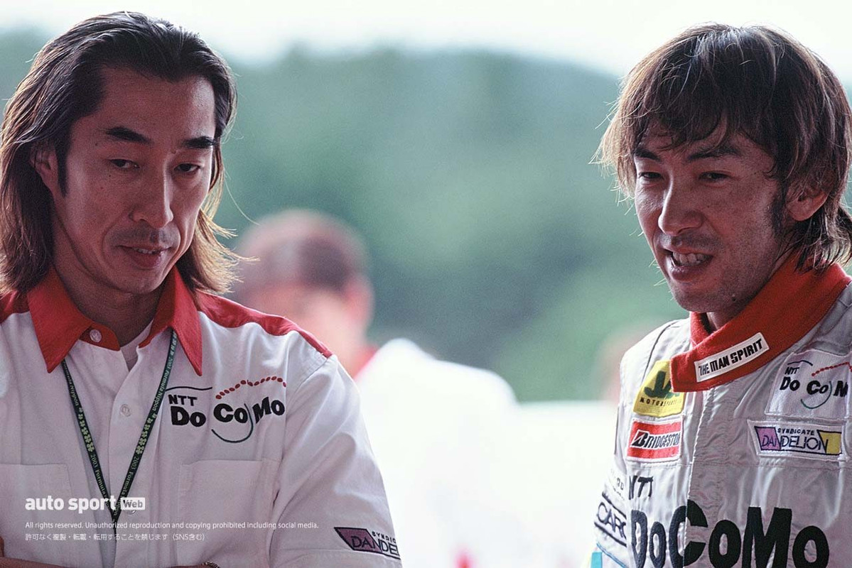 Naoki Hattori (right), who competed in Formula Nippon with Dandy Ryan from 2003 to 2005, and team re