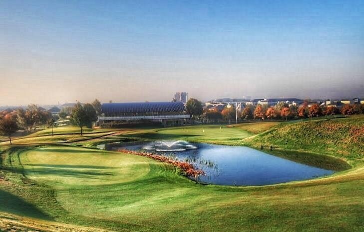 Water and shaped fairways at Stockley Park Golf Club