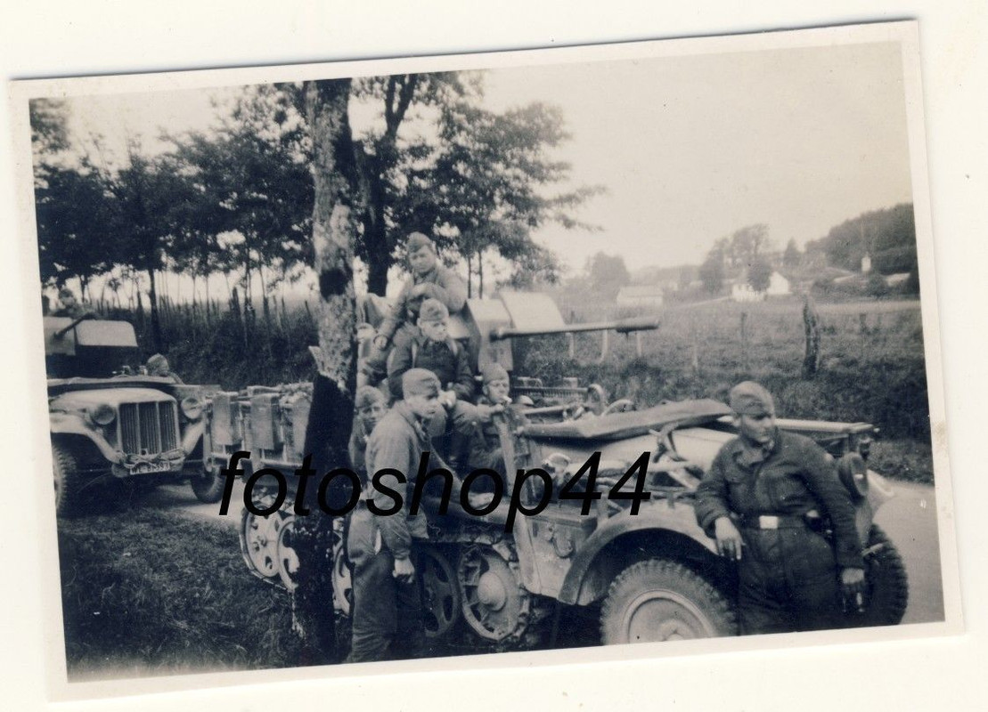 WH Halbkette mit Aufbau Flak Geschütz