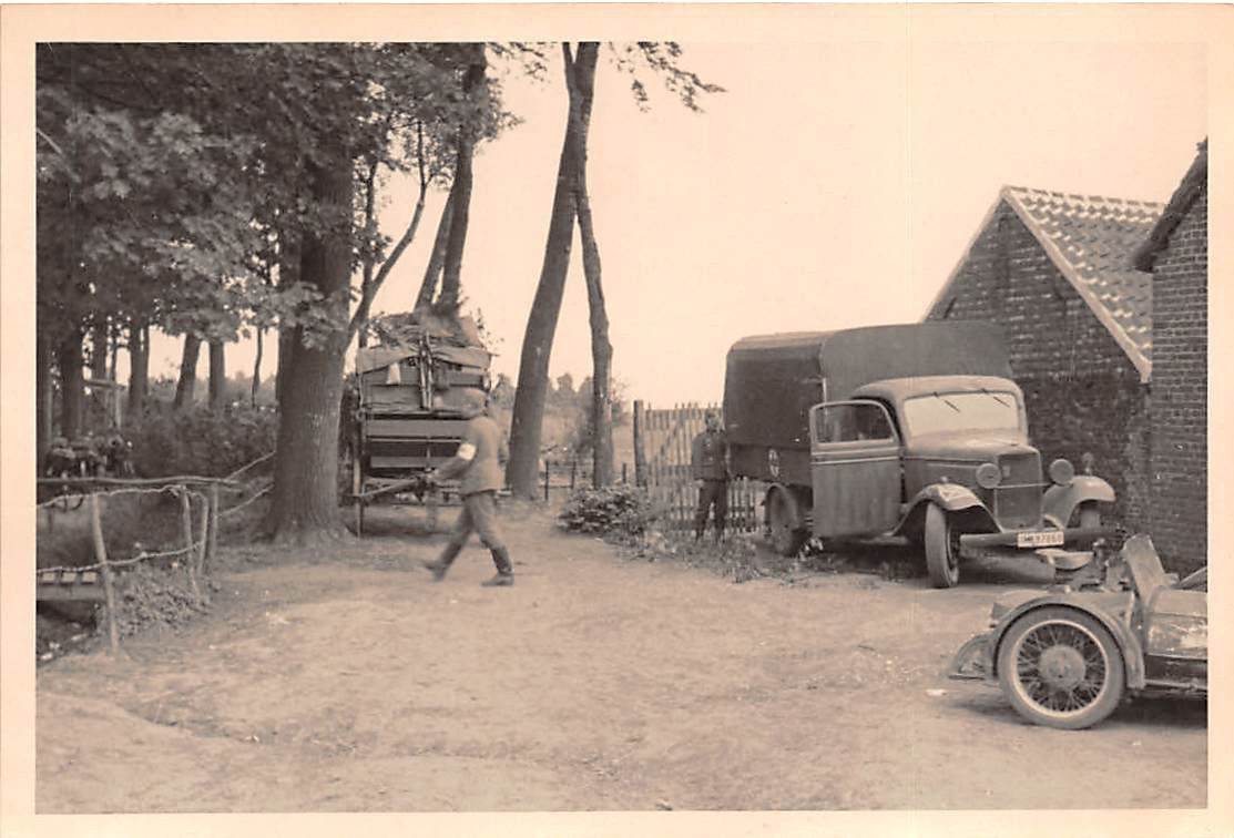 Rot Kreuz LKW Ford am Feldlazarett bei Löwen Bel