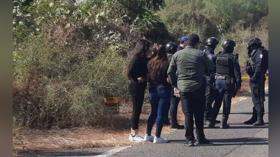 A la orilla de una carretera de Sinaloa, encuentran el cuerpo violentado de un hombre