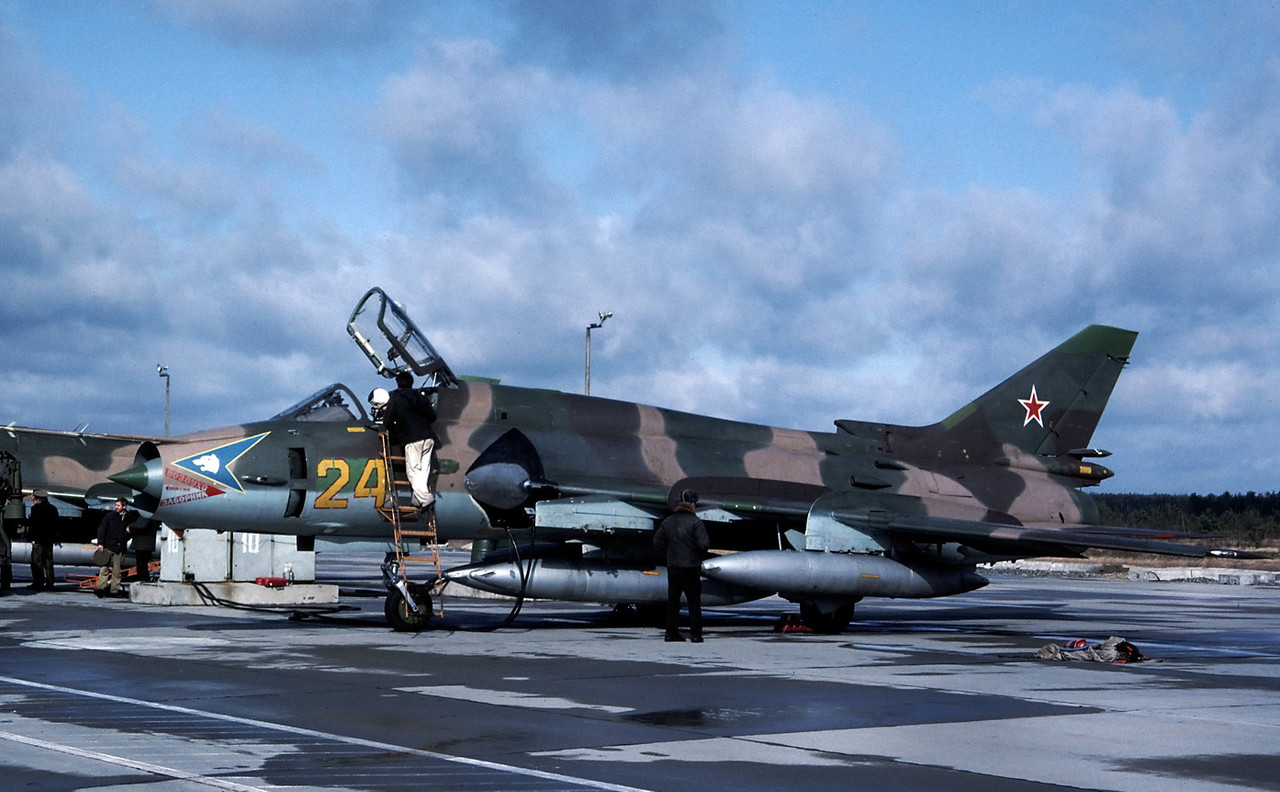 20 GvAPIB Su-17M4 24 yellow_14816 (8)