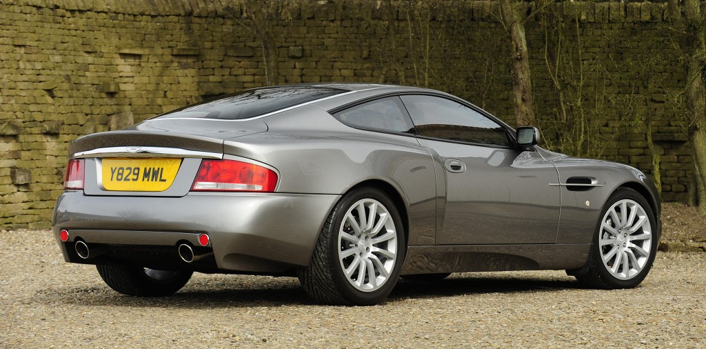 Aston-Martin-V12 Vanquish