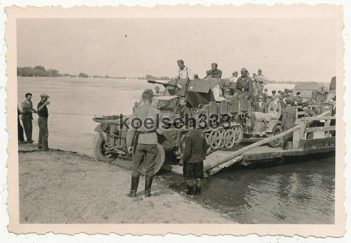 Foto Flak Panzer Halbkette fährt von Donau Fähre Novi Sad Neusatz Serbien 1941