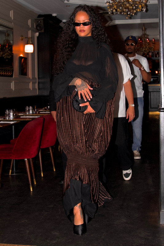 Rihanna Cesar Rest Paris47