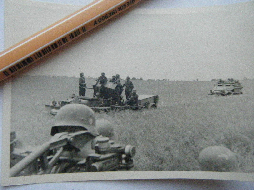 Foto Wehrmacht Halbkettenfahrzeug Sd.Kfz. mit Hä