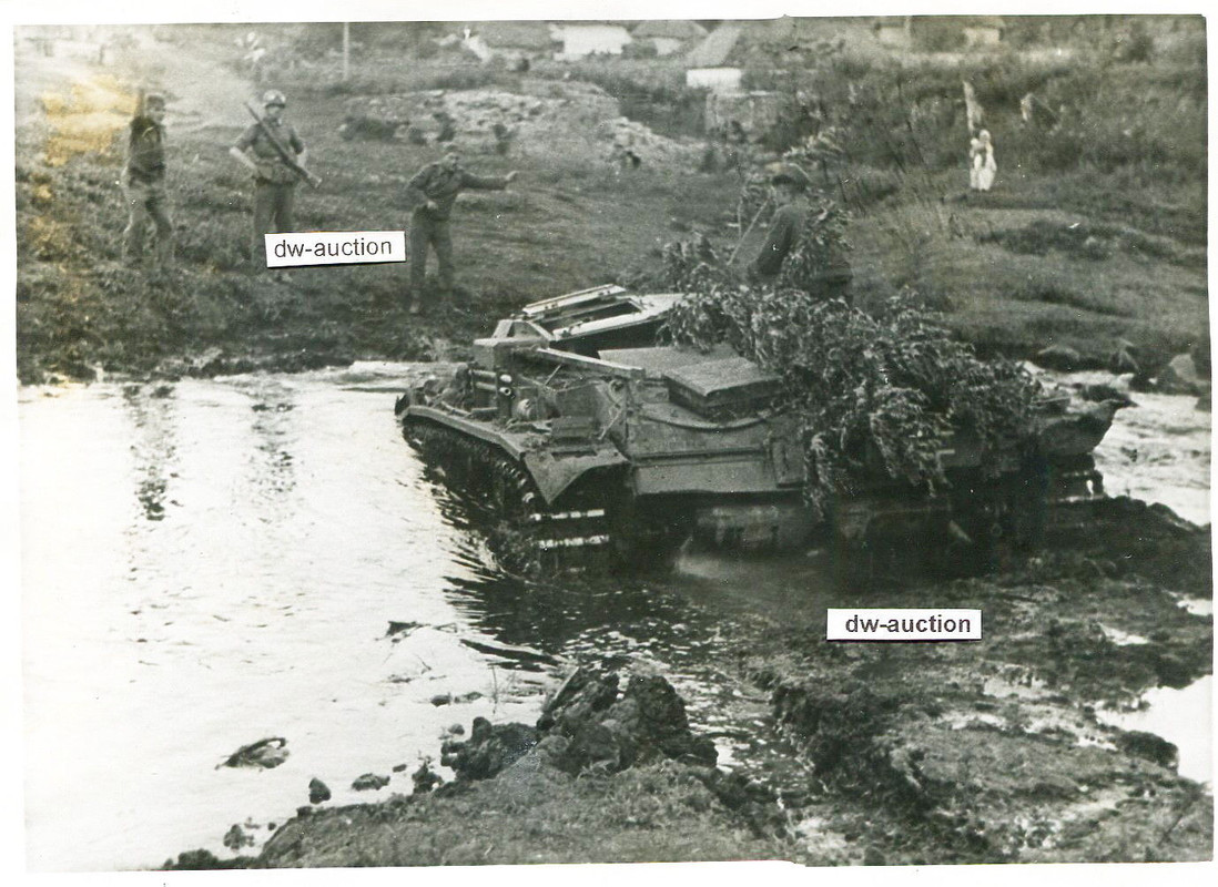 Sturmgeschütz durchquert Fluss