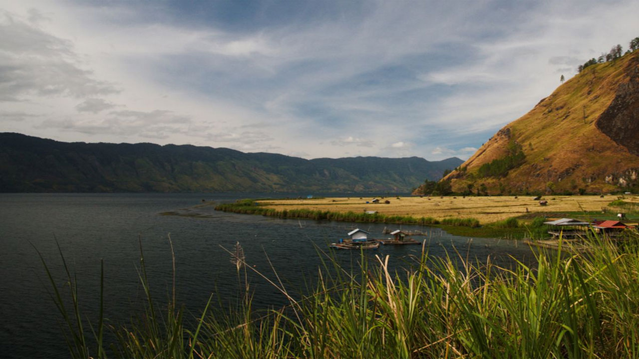 Danau Laut Tador