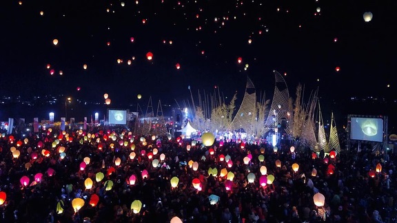 Pelepasan ribuan lampion dalam gelaran acara Dieng Culture Festival