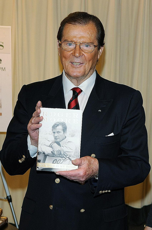 roger_moore_b13
